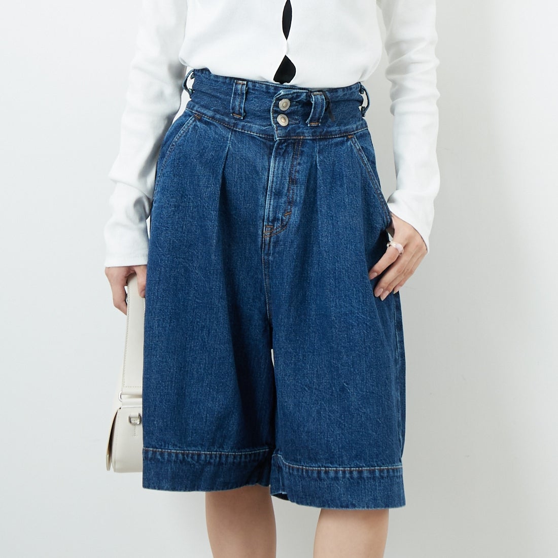 SOMETHING [サムシング] デニムハーフパンツ [SA1800] 40 MID BLU &&モデル身長：162cm 着用サイズ：XS&&