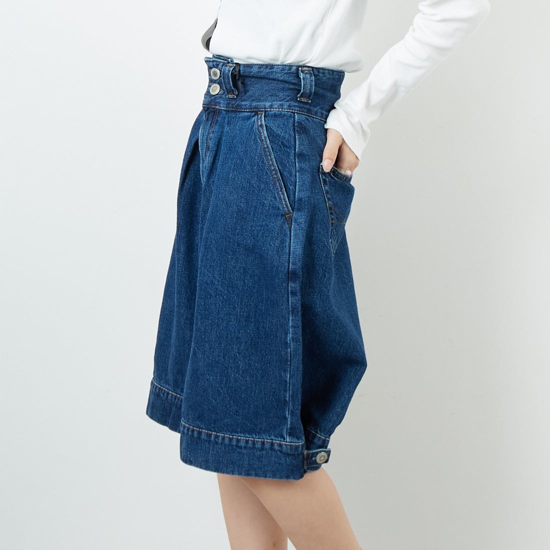 SOMETHING [サムシング] デニムハーフパンツ [SA1800] 40 MID BLU &&モデル身長：162cm 着用サイズ：XS&&