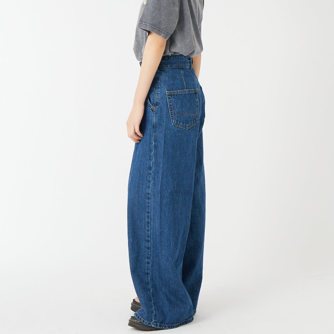 SOMETHING [サムシング] ラップワイドパンツ [SA1105] 40 MIDBLUE &&モデル身長：162cm 着用サイズ：XS&&