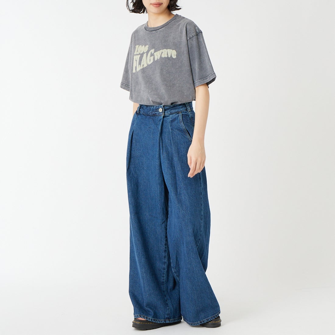 SOMETHING [サムシング] ラップワイドパンツ [SA1105] 40 MIDBLUE &&モデル身長：162cm 着用サイズ：XS&&
