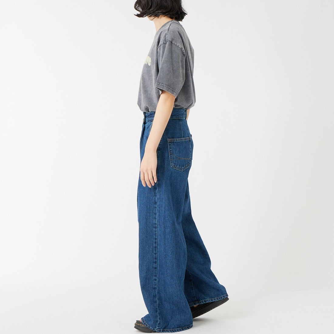 SOMETHING [サムシング] ラップワイドパンツ [SA1105] 40 MIDBLUE &&モデル身長：162cm 着用サイズ：XS&&