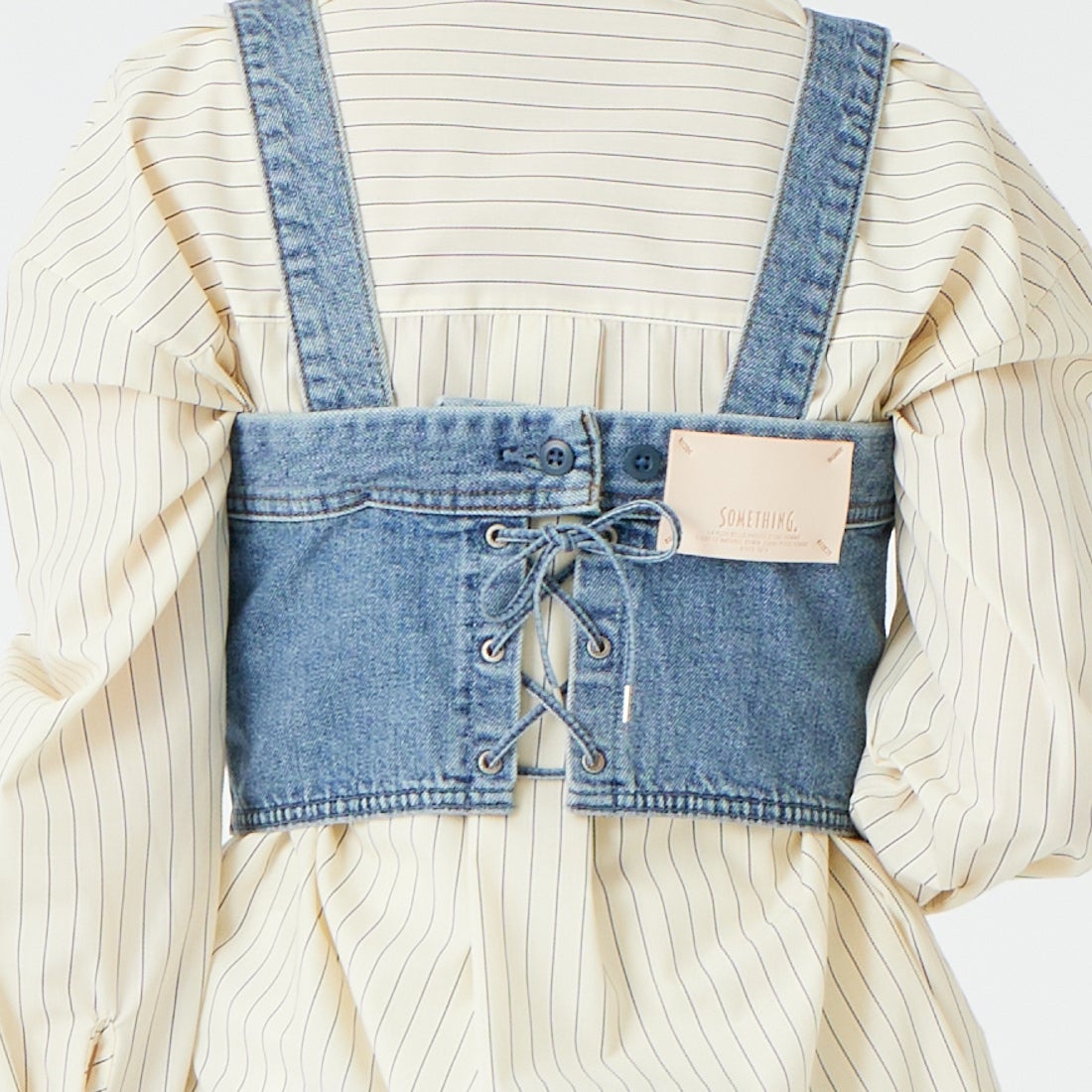 SOMETHING [サムシング] デニムビスチェ [SAT001] 94 L.BLUE &&モデル身長：162cm 着用サイズ：F&&