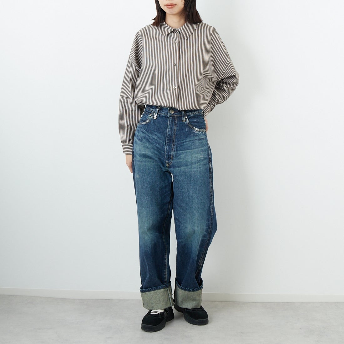 SOMETHING [サムシング] スーパーハイライズワイドストレートデニムパンツ [SA1000] 940 FOIL B &&モデル身長：162cm 着用サイズ：XS&&