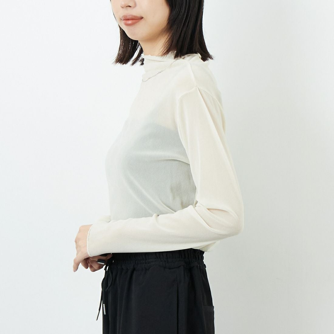 USINE [ユジーヌ] フロッキーチュールタートルネックTシャツ [21256065] 032 ｱｲﾎﾞﾘｰ &&モデル身長：162cm 着用サイズ：F&&