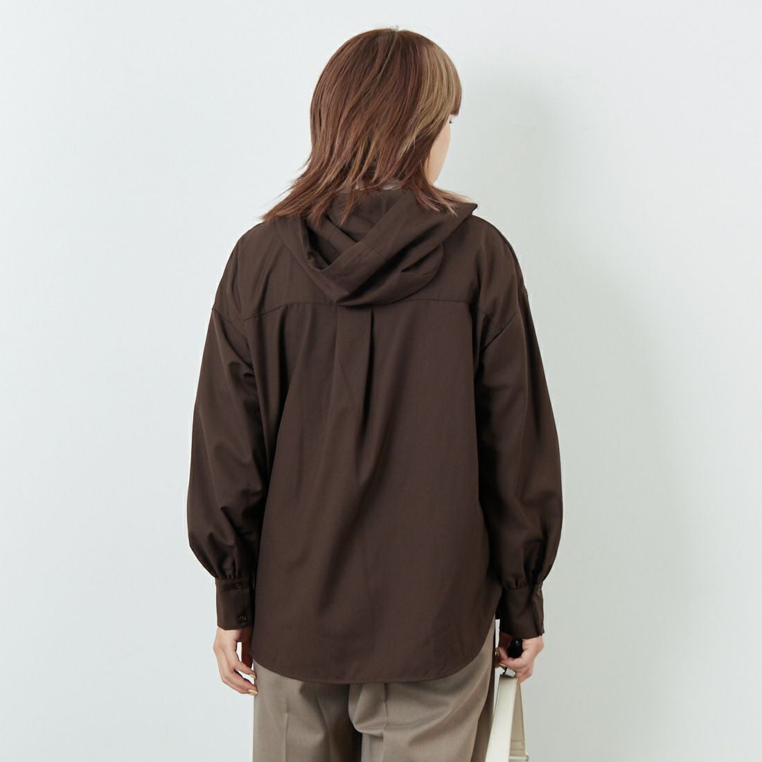 Jf Ready Made [ジェイエフレディメイド] マイクロサキソニーフードシャツ [8552313-01] 62 ﾌﾞﾗｳﾝ &&モデル身長：167cm 着用サイズ：F&&