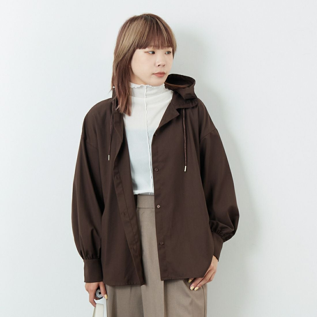 Jf Ready Made [ジェイエフレディメイド] マイクロサキソニーフードシャツ [8552313-01] 62 ﾌﾞﾗｳﾝ &&モデル身長：167cm 着用サイズ：F&&