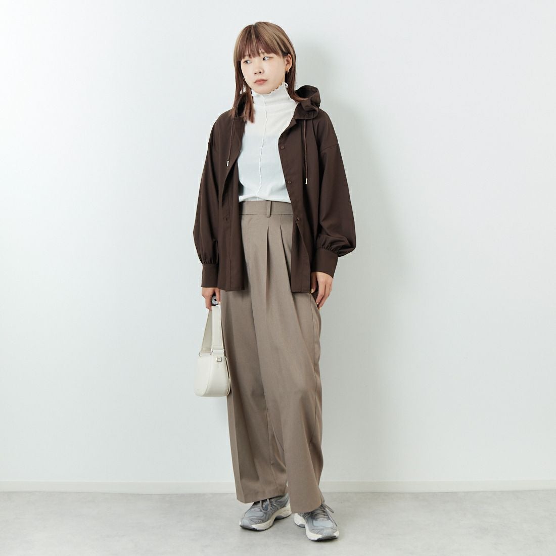 Jf Ready Made [ジェイエフレディメイド] マイクロサキソニーフードシャツ [8552313-01] 62 ﾌﾞﾗｳﾝ &&モデル身長：167cm 着用サイズ：F&&