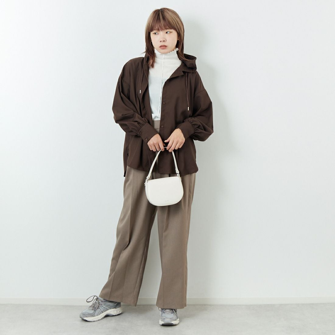 Jf Ready Made [ジェイエフレディメイド] マイクロサキソニーフードシャツ [8552313-01] 62 ﾌﾞﾗｳﾝ &&モデル身長：167cm 着用サイズ：F&&