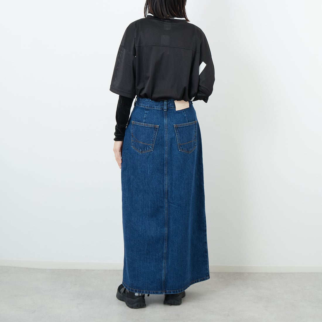 SOMETHING [サムシング] ロングデニムスカート [SA1605] 40 MID BLU &&モデル身長：162cm 着用サイズ：S&&