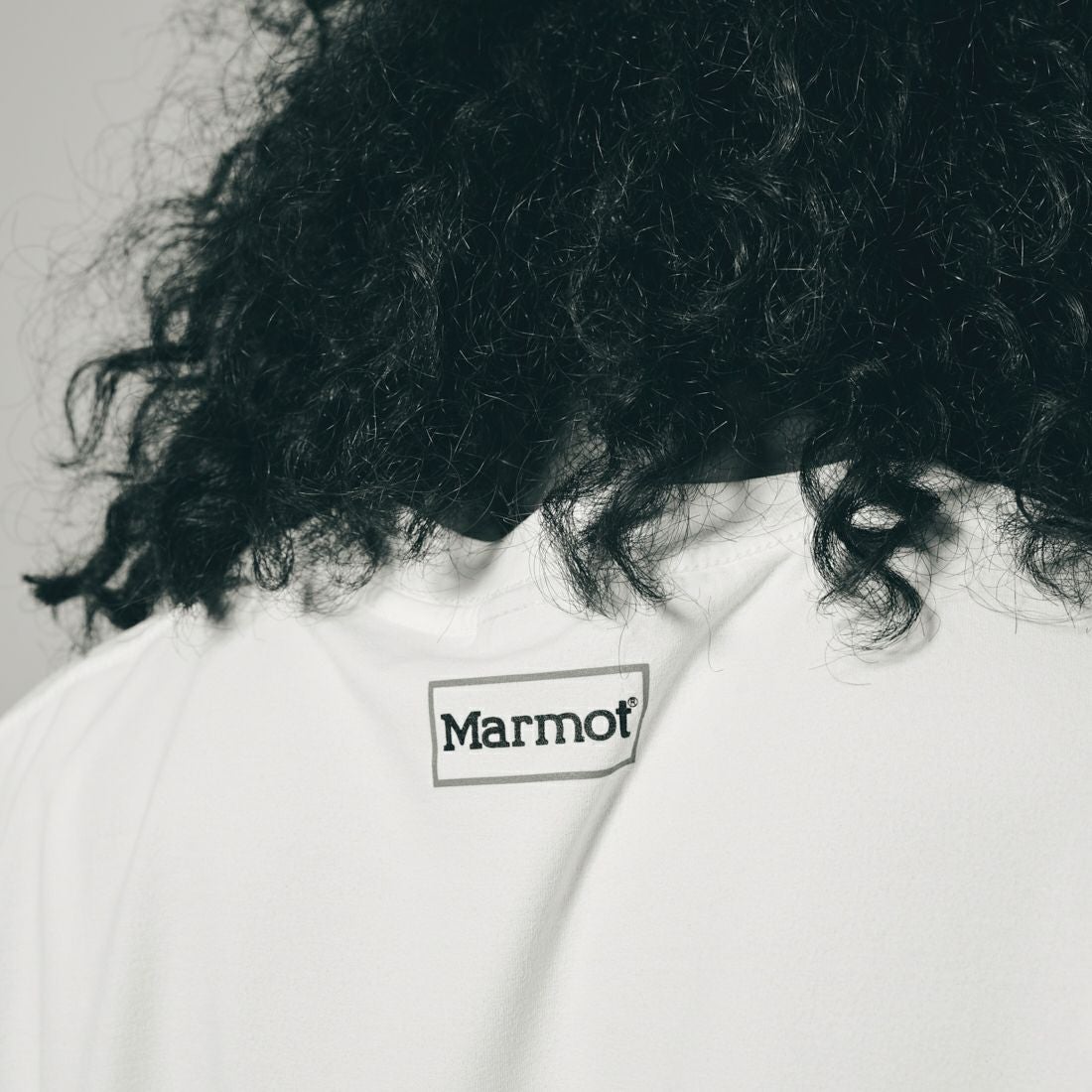 Marmot [マーモット] 別注 ドローコード付き ワンポイントロゴ ロングスリーブポケットTシャツ [MTFW25U04IN-JF] WHITE