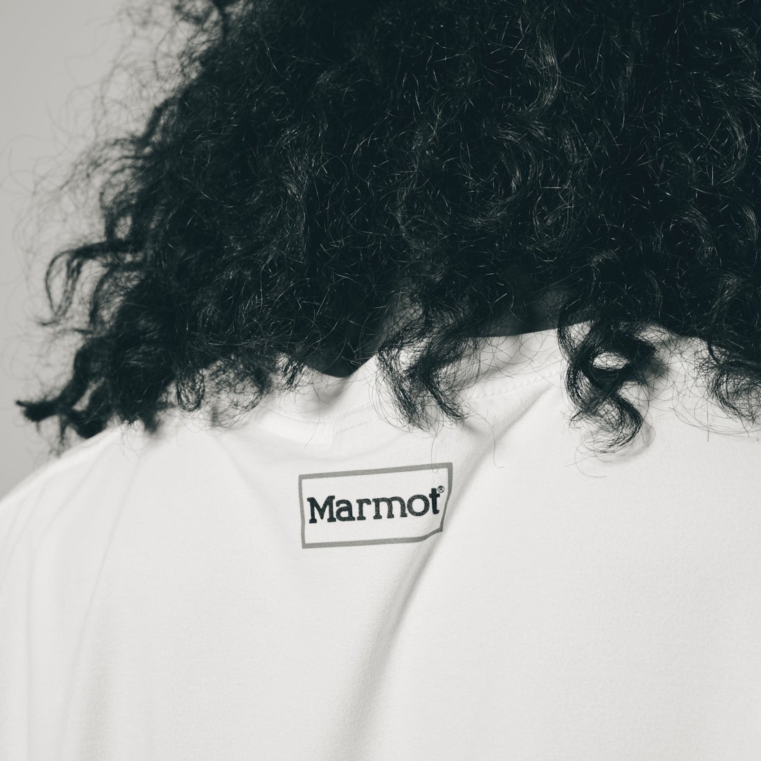 Marmot [マーモット] 別注 ドローコード付き ワンポイントロゴ ロングスリーブポケットTシャツ [MTFW25U04IN-JF] WHITE