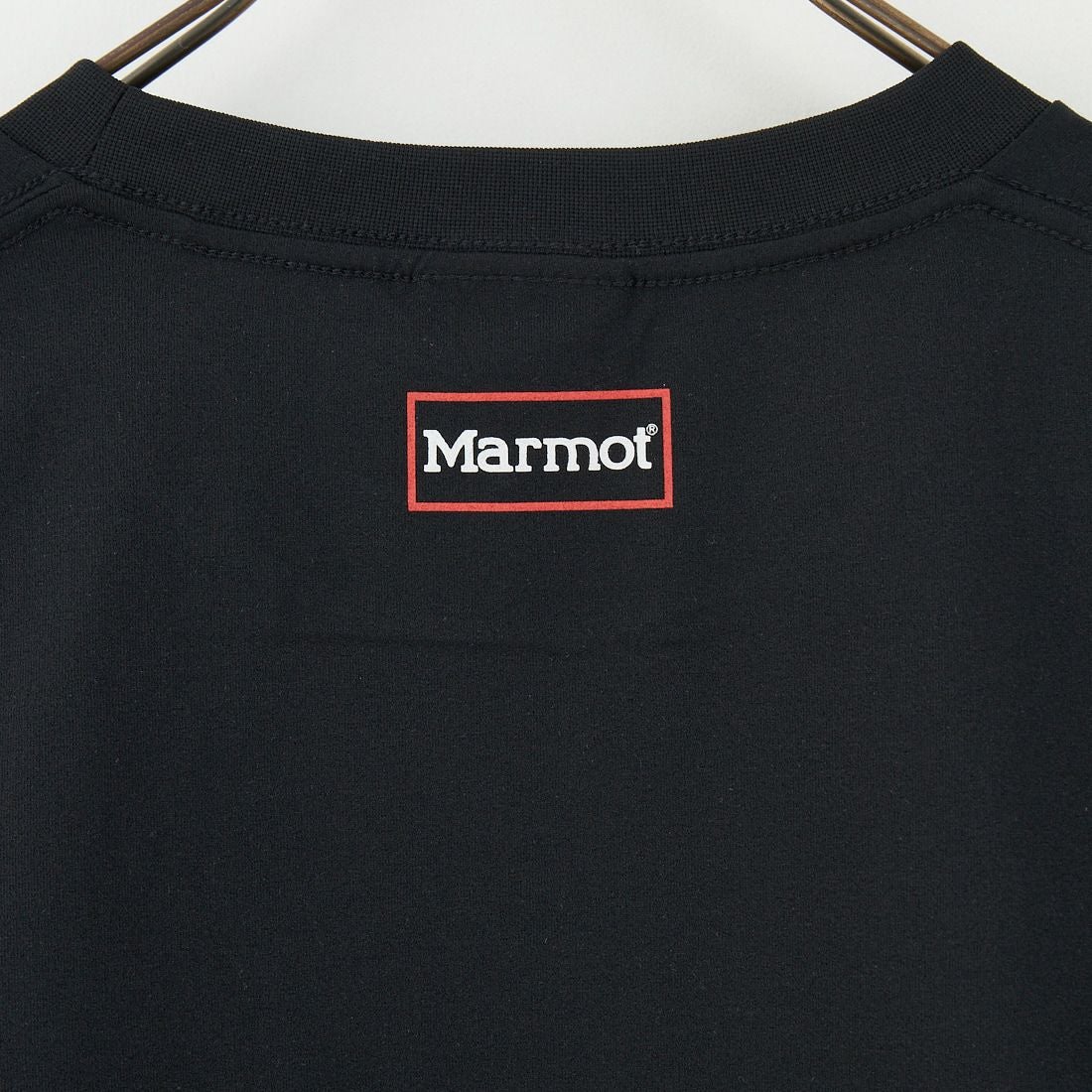 Marmot [マーモット] 別注 ドローコード付き ワンポイントロゴ ロングスリーブポケットTシャツ [MTFW25U04IN-JF] BLACK