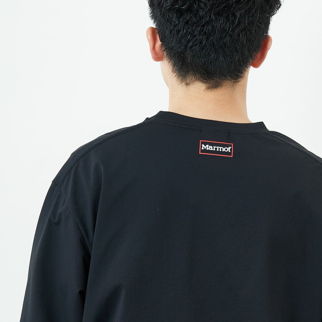Marmot [マーモット] 別注 ドローコード付き ワンポイントロゴ ロングスリーブポケットTシャツ [MTFW25U04IN-JF] BLACK &&モデル身長：168cm 着用サイズ：M&&