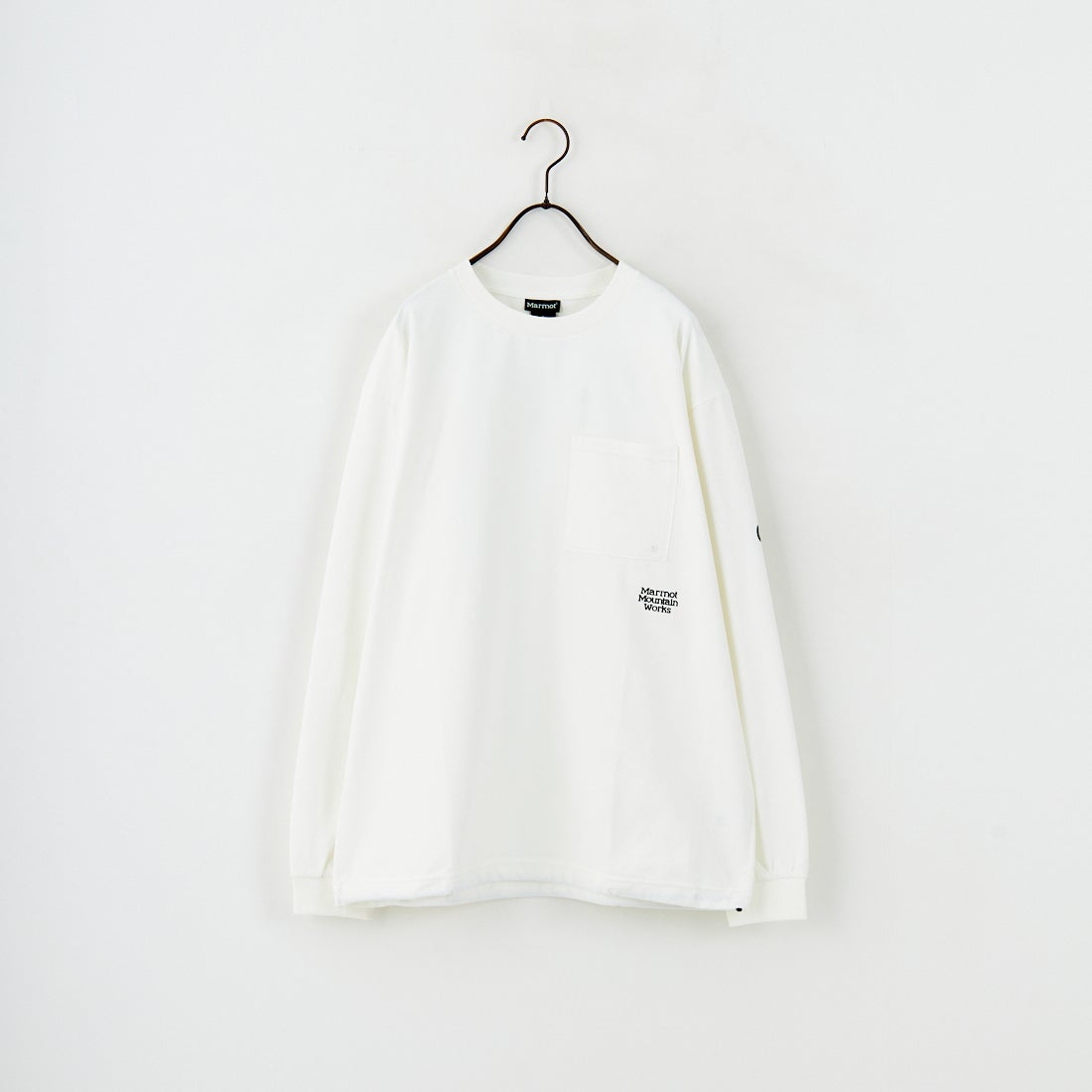 Marmot [マーモット] 別注 ドローコード付き ワンポイントロゴ ロングスリーブポケットTシャツ [MTFW25U04IN-JF] WHITE