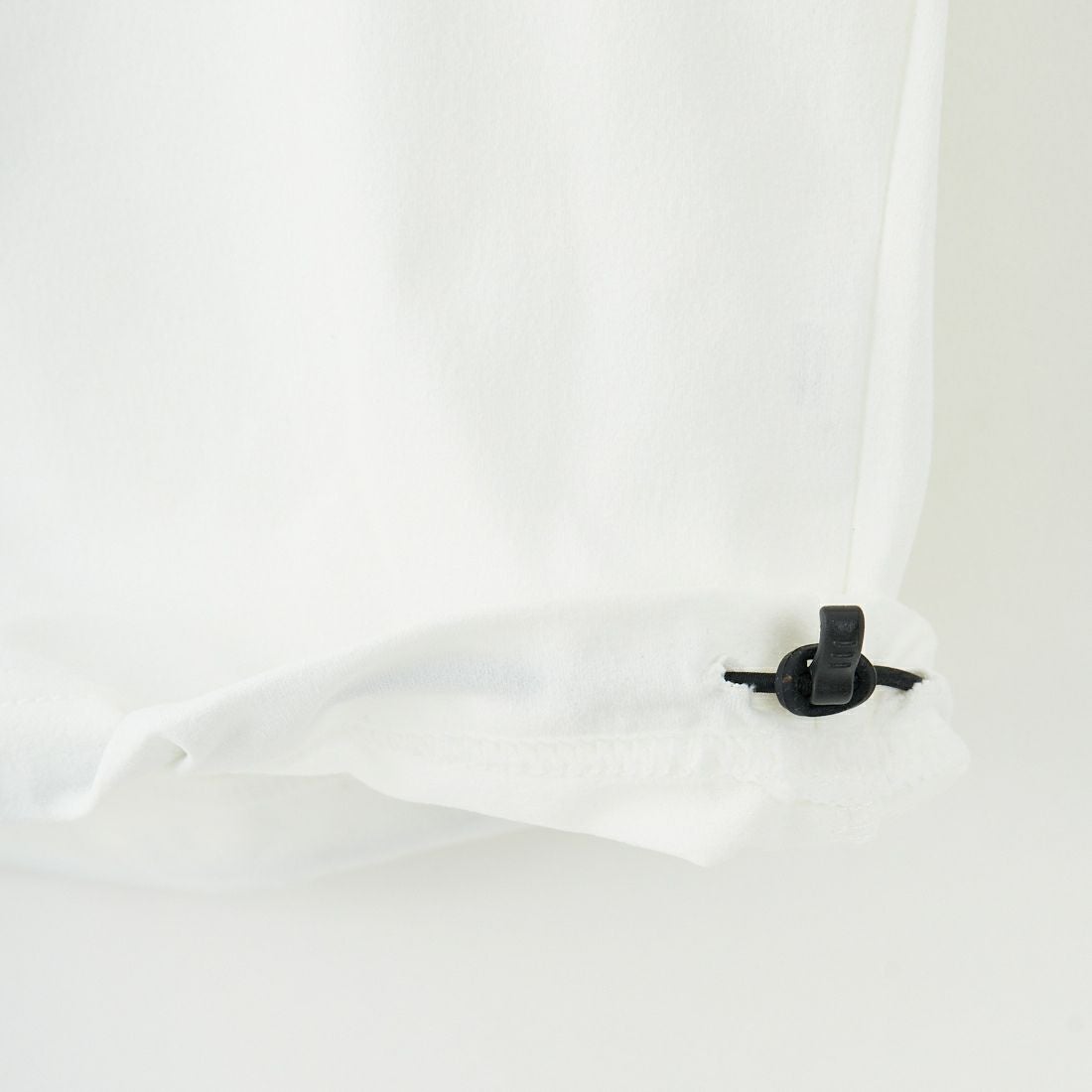 Marmot [マーモット] 別注 ドローコード付き ワンポイントロゴ ロングスリーブポケットTシャツ [MTFW25U04IN-JF] WHITE