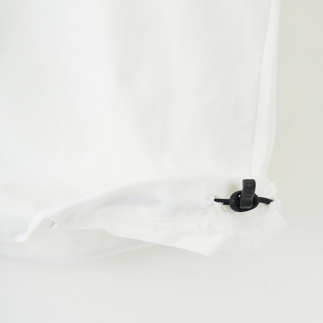 Marmot [マーモット] 別注 ドローコード付き ワンポイントロゴ ロングスリーブポケットTシャツ [MTFW25U04IN-JF] WHITE