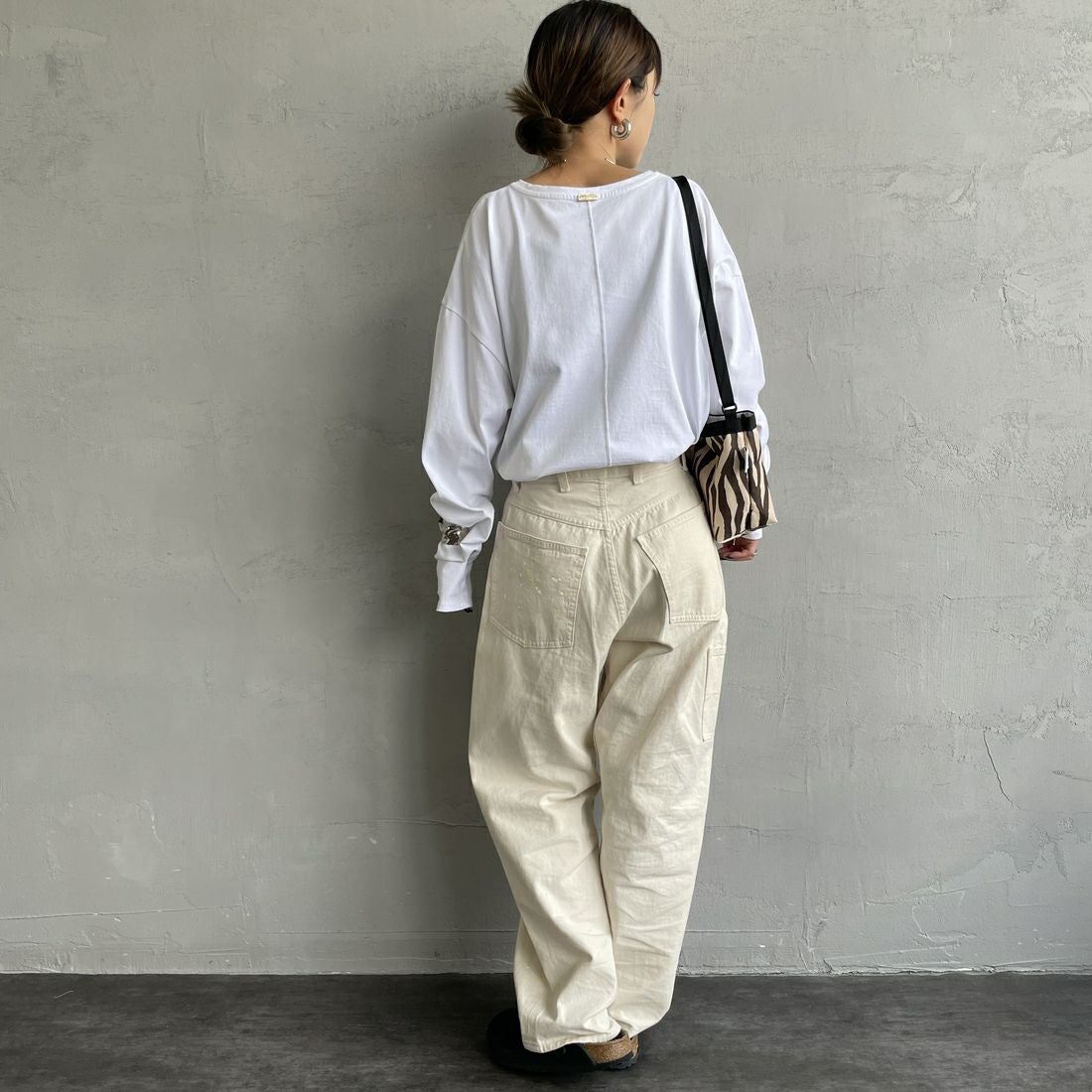 MICA&DEAL [マイカアンドディール] AMERICANA × MICA&DEAL ロングスリーブTシャツ [0125309271] WHITE &&モデル身長：150cm 着用サイズ：F&&