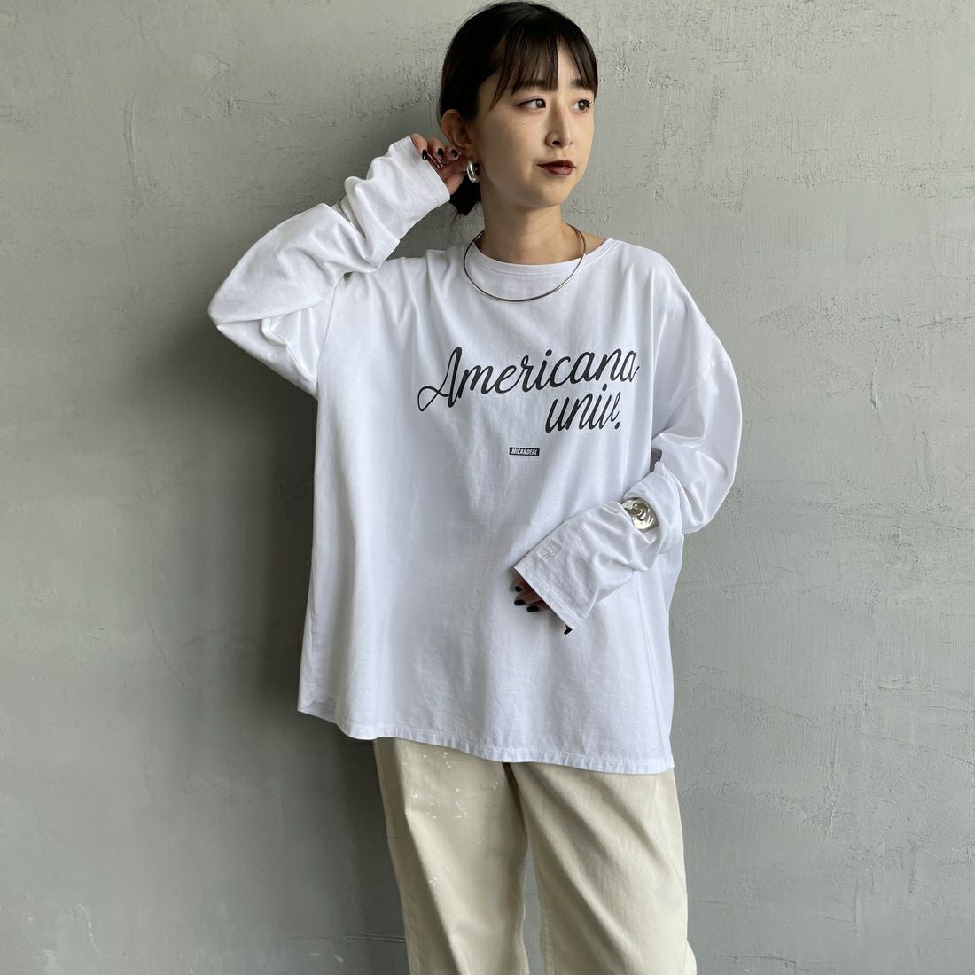 MICA&DEAL [マイカアンドディール] AMERICANA × MICA&DEAL ロングスリーブTシャツ [0125309271] WHITE &&モデル身長：150cm 着用サイズ：F&&