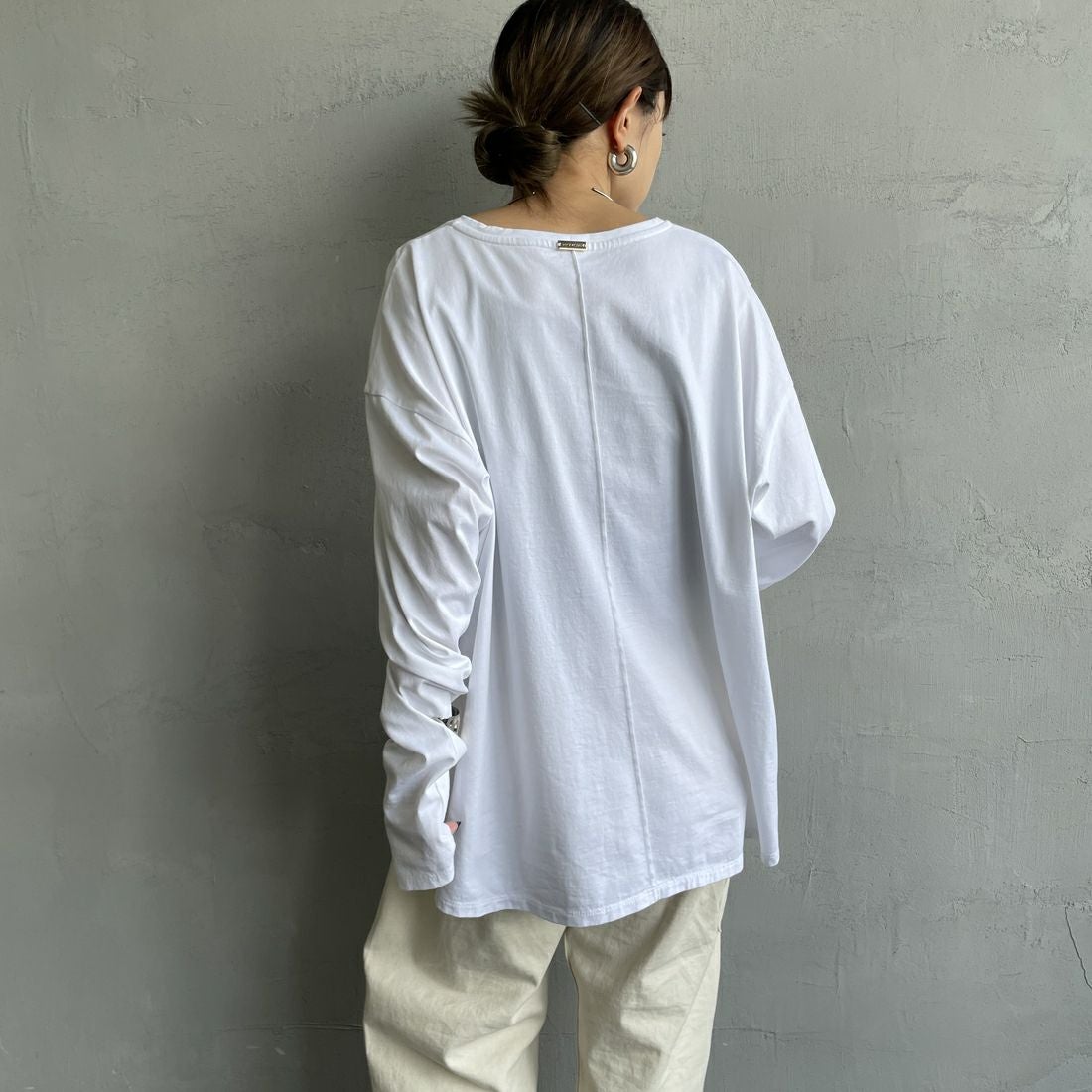 MICA&DEAL [マイカアンドディール] AMERICANA × MICA&DEAL ロングスリーブTシャツ [0125309271] WHITE &&モデル身長：150cm 着用サイズ：F&&