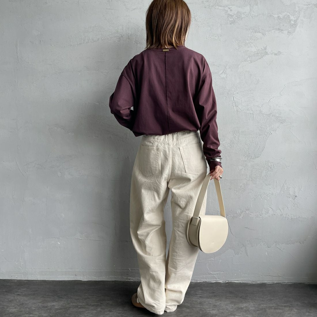MICA&DEAL [マイカアンドディール] AMERICANA × MICA&DEAL ロングスリーブTシャツ [0125309271] BROWN &&モデル身長：158cm 着用サイズ：F&&