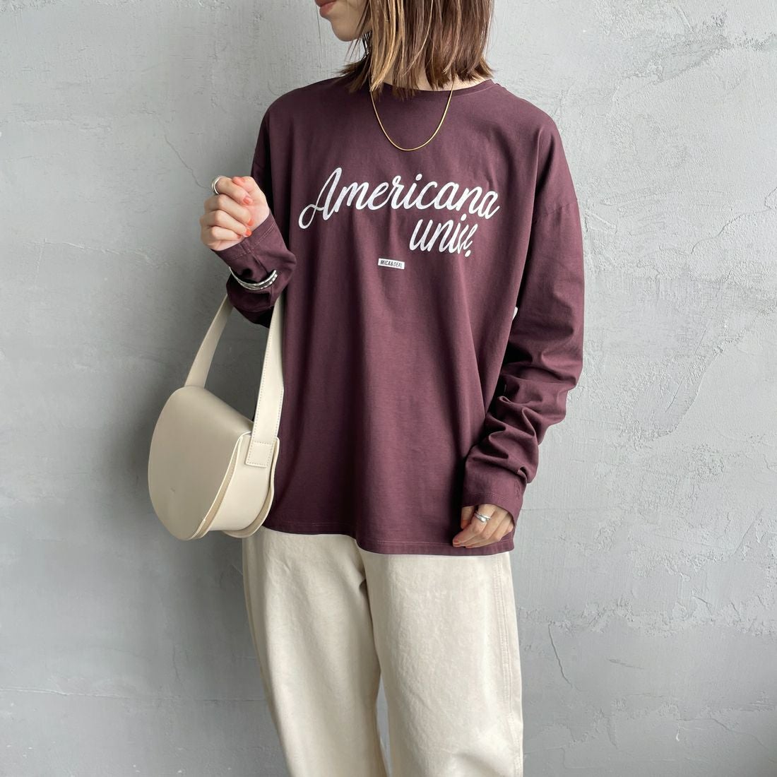 MICA&DEAL [マイカアンドディール] AMERICANA × MICA&DEAL ロングスリーブTシャツ [0125309271] BROWN &&モデル身長：158cm 着用サイズ：F&&
