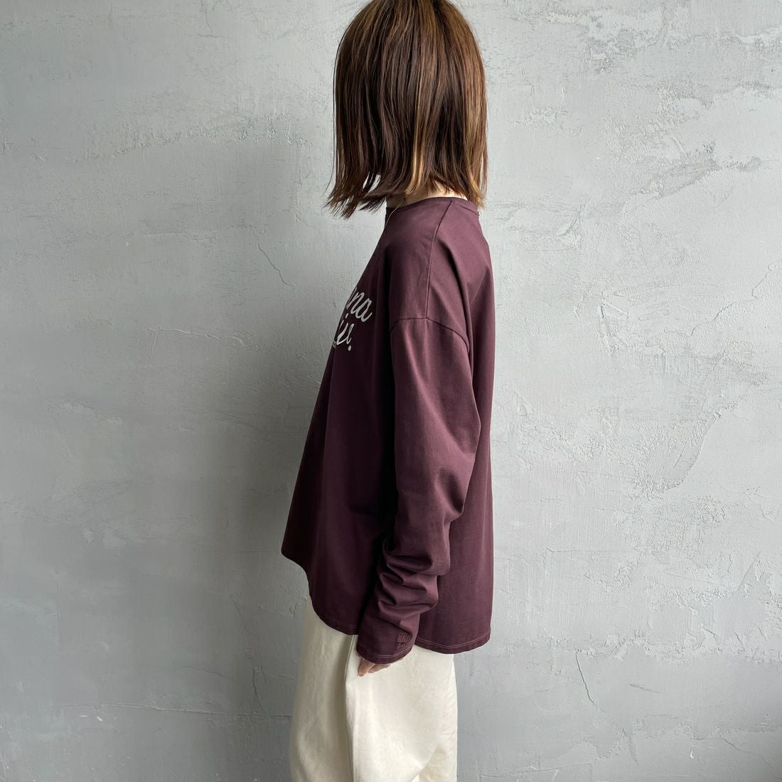 MICA&DEAL [マイカアンドディール] AMERICANA × MICA&DEAL ロングスリーブTシャツ [0125309271] BROWN &&モデル身長：158cm 着用サイズ：F&&
