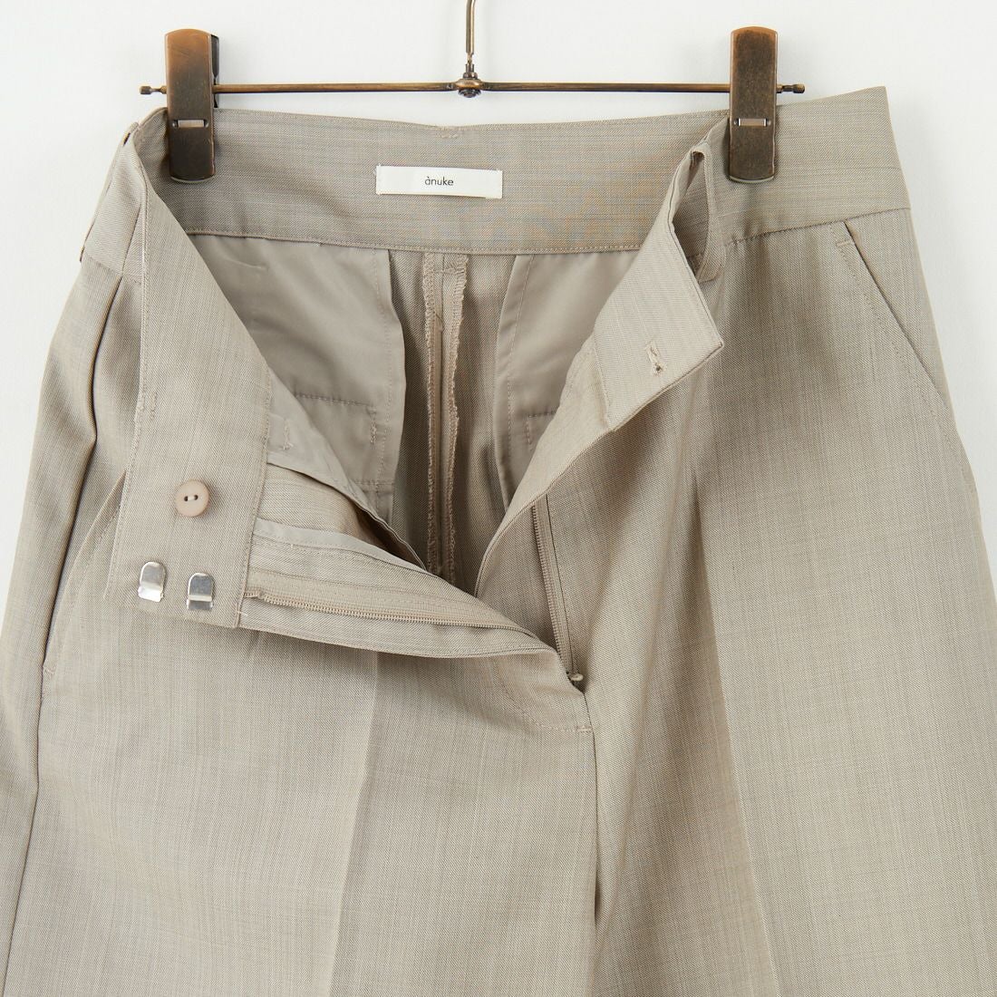 anuke [アンヌーク] センタープレス ハーフパンツ [62520710] BEG