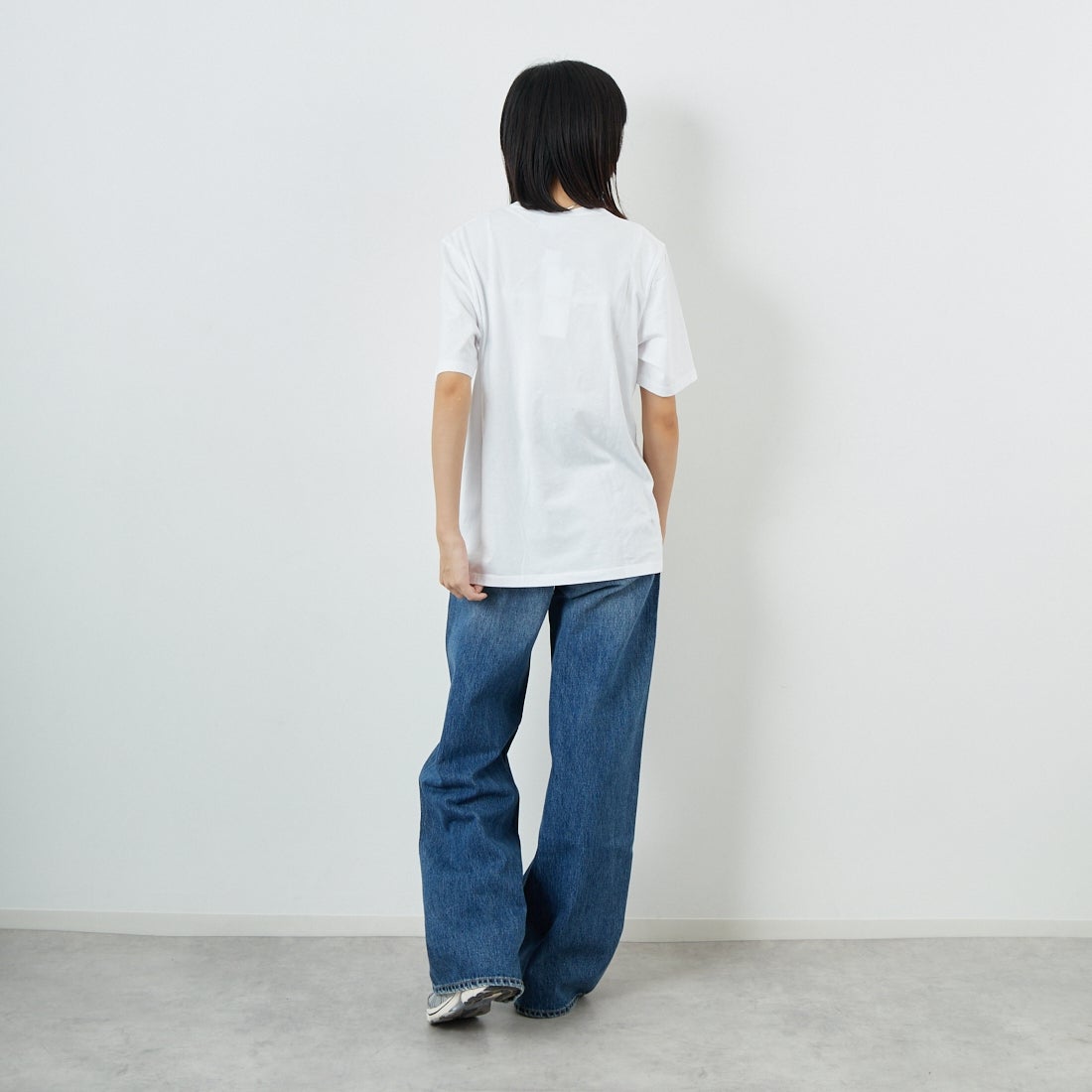 MAISON KITSUNE [メゾン キツネ] フォックスヘッド レギュラーTシャツ [PM00107KJ7026] P100 WHITE &&モデル身長：162cm 着用サイズ：XS&&