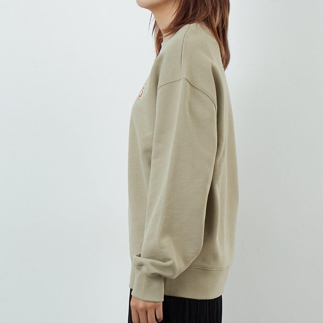 MAISON KITSUNE [メゾン キツネ] スタンディングフォックス コンフォートスウェット [PM00311KM0341] 0302 C.BEI &&モデル身長：167cm 着用サイズ：XS&&