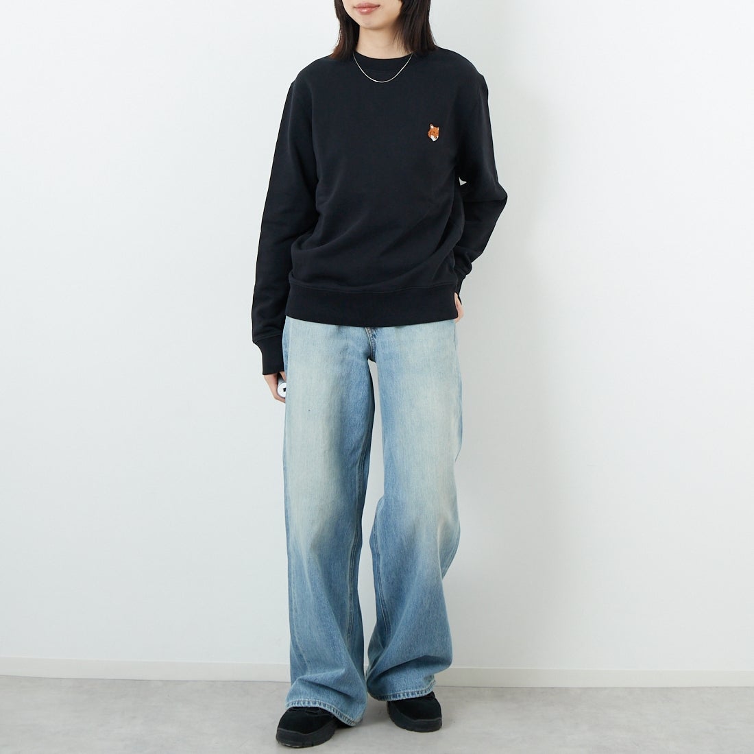 MAISON KITSUNE [メゾン キツネ] フォックスヘッド レギュラースウェット [PM00303KM0340] P199 BLACK &&モデル身長：162cm 着用サイズ：XS&&