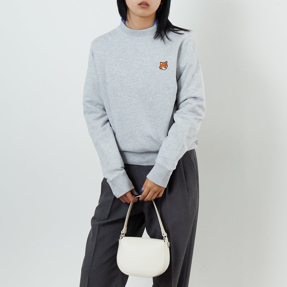 MAISON KITSUNE [メゾン キツネ] フォックスヘッド レギュラースウェット [PM00303KM0340] H120 LT.GR &&モデル身長：167cm 着用サイズ：XS&&