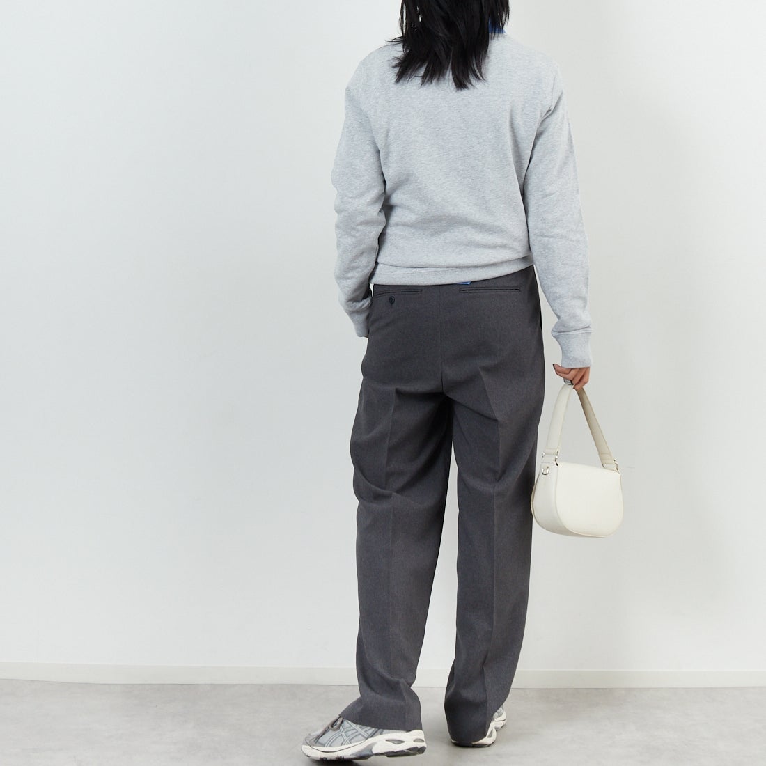 MAISON KITSUNE [メゾン キツネ] フォックスヘッド レギュラースウェット [PM00303KM0340] H120 LT.GR &&モデル身長：167cm 着用サイズ：XS&&