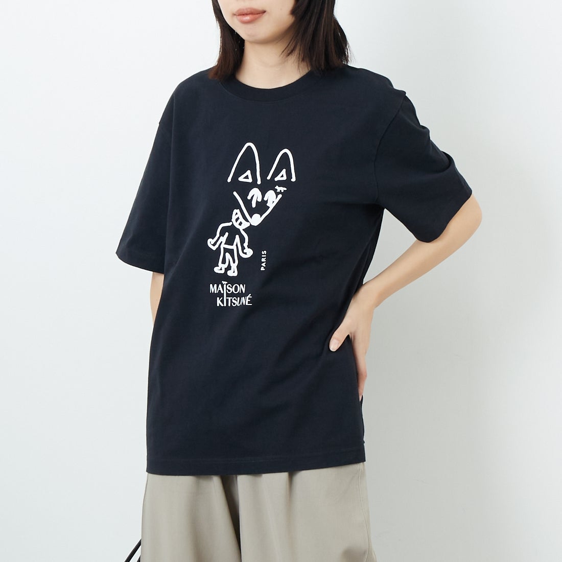 MAISON KITSUNE [メゾン キツネ] パーティーフォックス コンフォートTシャツ [PM00116KJ7025] P199 BLACK &&モデル身長：162cm 着用サイズ：XS&&