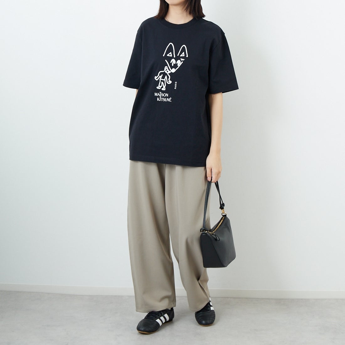 MAISON KITSUNE [メゾン キツネ] パーティーフォックス コンフォートTシャツ [PM00116KJ7025] P199 BLACK &&モデル身長：162cm 着用サイズ：XS&&