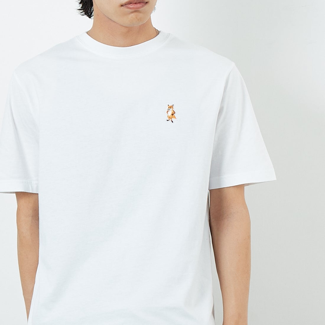 MAISON KITSUNE [メゾン キツネ] スタンディングフォックス コンフォートTシャツ [PM00123KJ7026] P100 WHITE &&モデル身長：179cm 着用サイズ：S&&