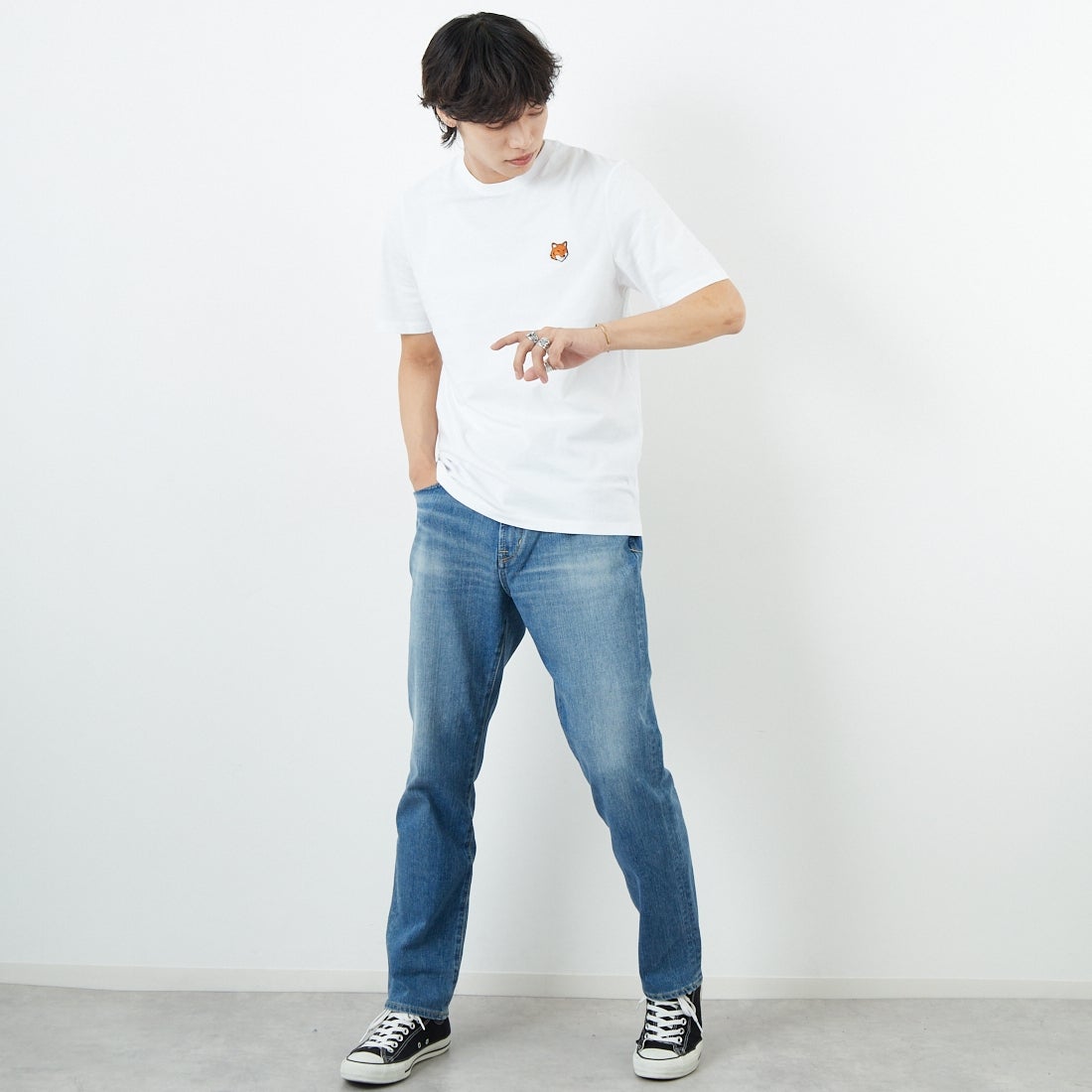 MAISON KITSUNE [メゾン キツネ] フォックスヘッド レギュラーTシャツ [PM00107KJ7026]  P100 WHITE &&モデル身長：179cm 着用サイズ：S&&