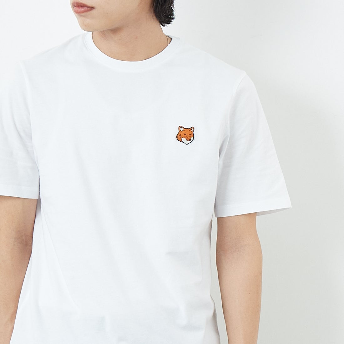 MAISON KITSUNE [メゾン キツネ] フォックスヘッド レギュラーTシャツ [PM00107KJ7026]  P100 WHITE &&モデル身長：179cm 着用サイズ：S&&