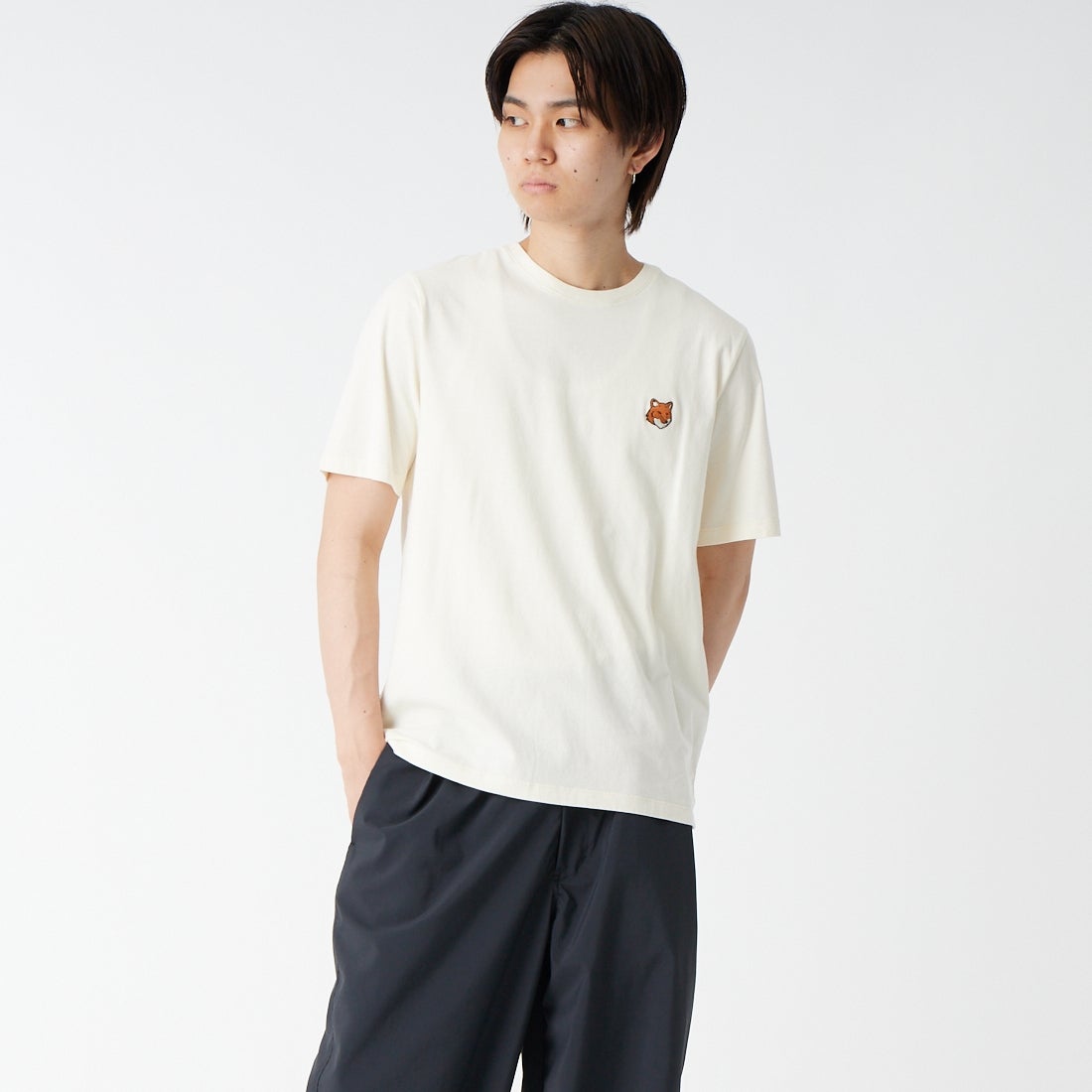 MAISON KITSUNE [メゾン キツネ] フォックスヘッド レギュラーTシャツ [PM00107KJ7026]  0063 NOBLE &&モデル身長：177cm 着用サイズ：S&&