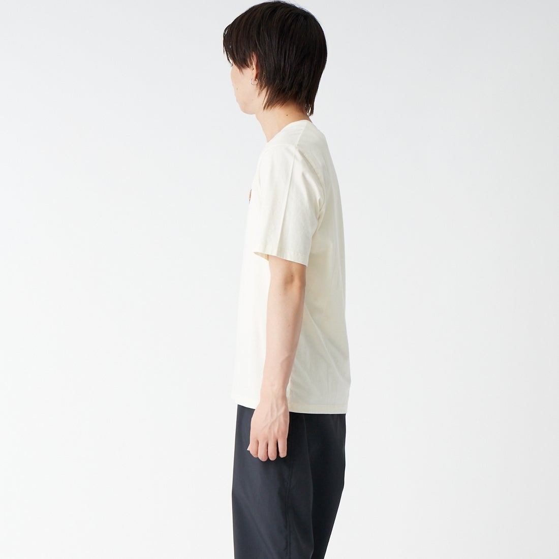 MAISON KITSUNE [メゾン キツネ] フォックスヘッド レギュラーTシャツ [PM00107KJ7026]  0063 NOBLE &&モデル身長：177cm 着用サイズ：S&&
