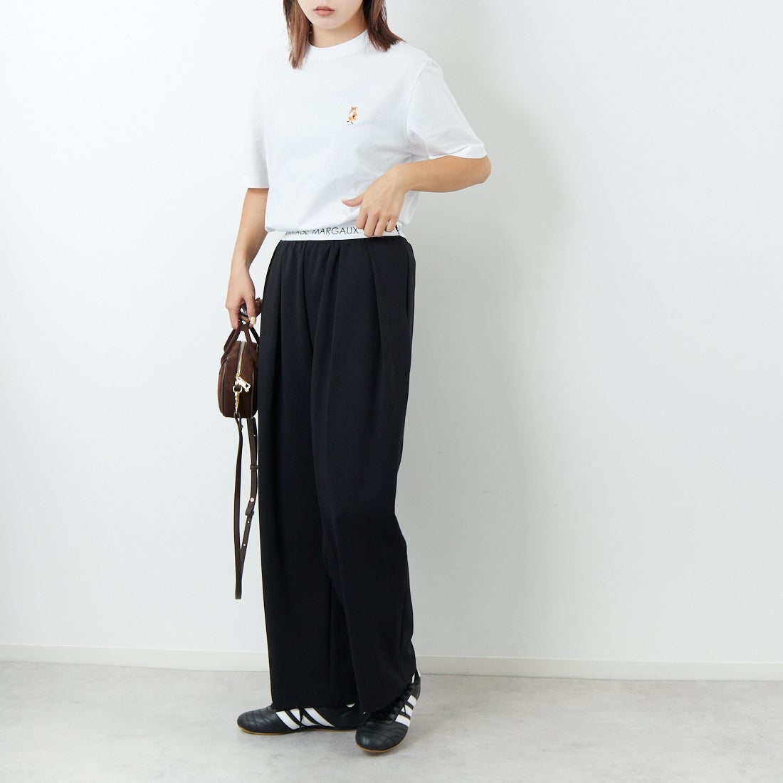 MAISON KITSUNE [メゾン キツネ] スタンディングフォックス コンフォートTシャツ [PM00123KJ7026] P100 WHITE &&モデル身長：167cm 着用サイズ：XS&&