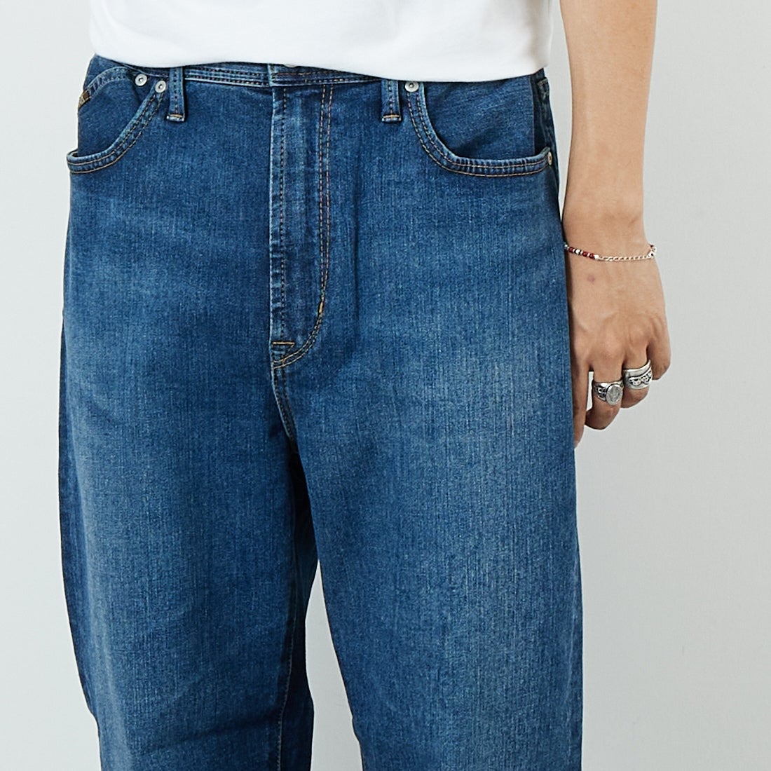 YANUK [ヤヌーク] PREMIUM2 ワイドストレート ROOMY/ルーミー [57251003] PBL &&モデル身長：179cm 着用サイズ：L&&