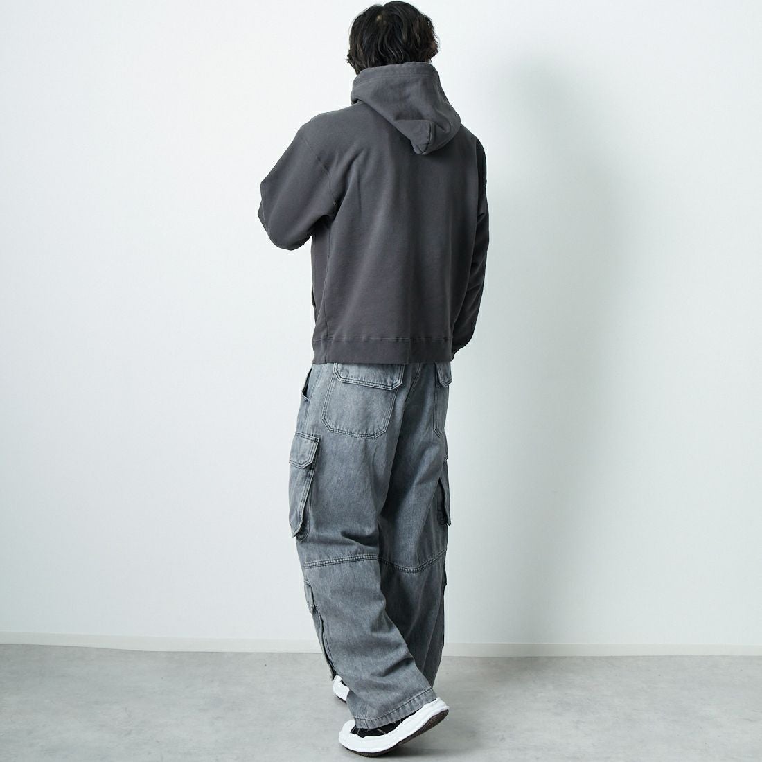 Maison MIHARA YASUHIRO [メゾン ミハラヤスヒロ] エンベリッシュド ダメージフーディ [J15HD722] BLACK &&モデル身長：179cm 着用サイズ：44&&