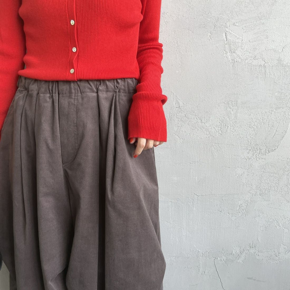 mizuiro ind [ミズイロインド] 別注 コーデュロイワイドパンツ [50053-JF] BROWN &&モデル身長：160cm 着用サイズ：F&&