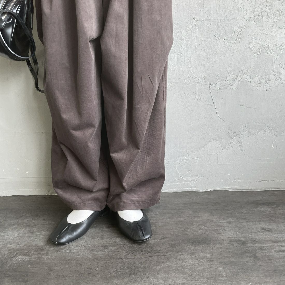 mizuiro ind [ミズイロインド] 別注 コーデュロイワイドパンツ [50053-JF] BROWN &&モデル身長：160cm 着用サイズ：F&&