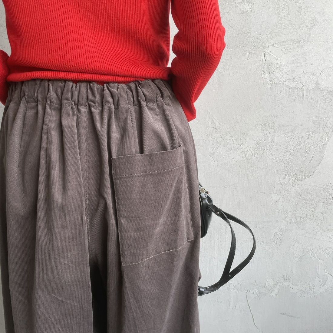 mizuiro ind [ミズイロインド] 別注 コーデュロイワイドパンツ [50053-JF] BROWN &&モデル身長：160cm 着用サイズ：F&&