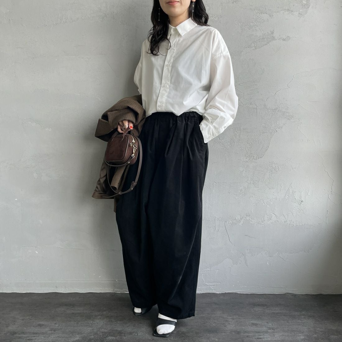 mizuiro ind [ミズイロインド] 別注 コーデュロイワイドパンツ [50053-JF] BLACK &&モデル身長：160cm 着用サイズ：F&&