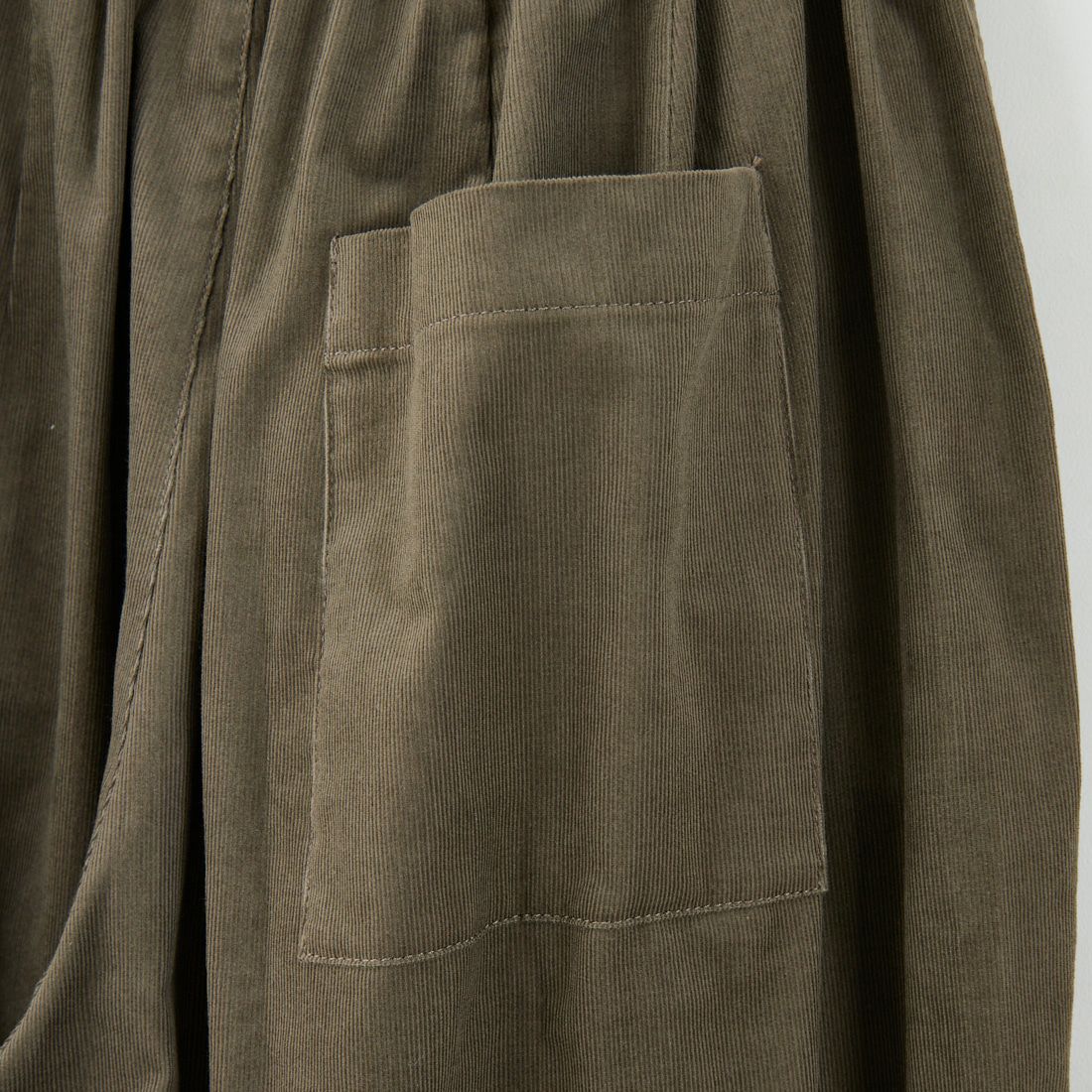mizuiro ind [ミズイロインド] 別注 コーデュロイワイドパンツ [50053-JF] KHAKI