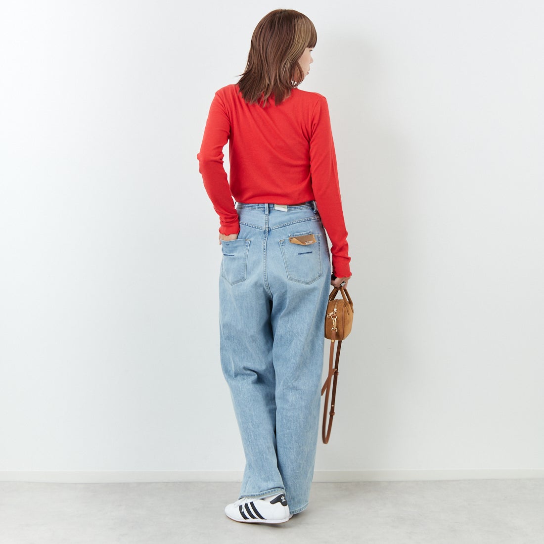 Kelen [ケレン] ハイネックカットソー [LKL25FCS2004] RED &&モデル身長：167cm 着用サイズ：F&&