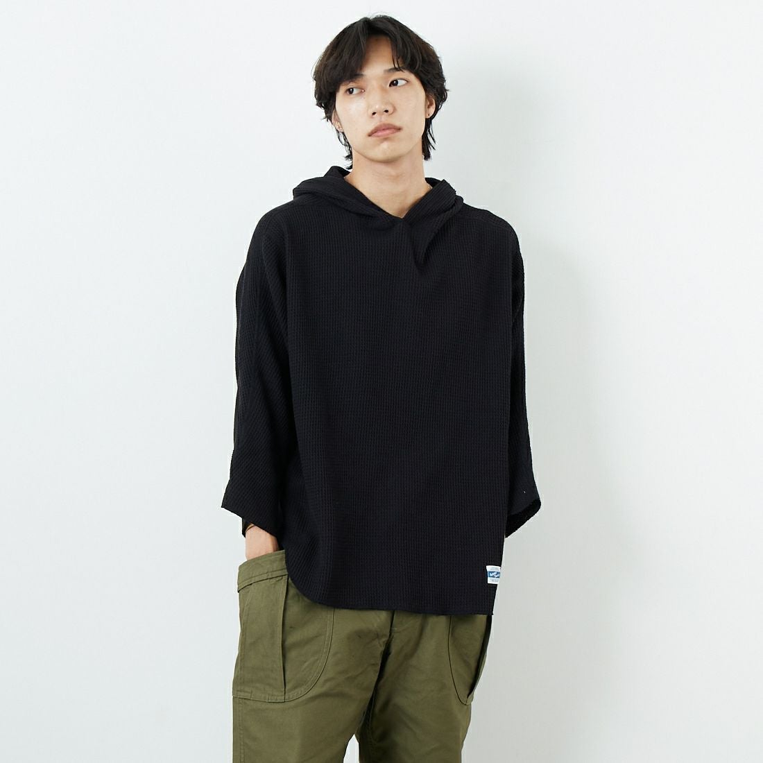 ARMY TWILL SANFORIZED [アーミーツイル サンフォライズド] ワッフルフーディ [AM-2553009] BLACK &&モデル身長：179cm 着用サイズ：M&&