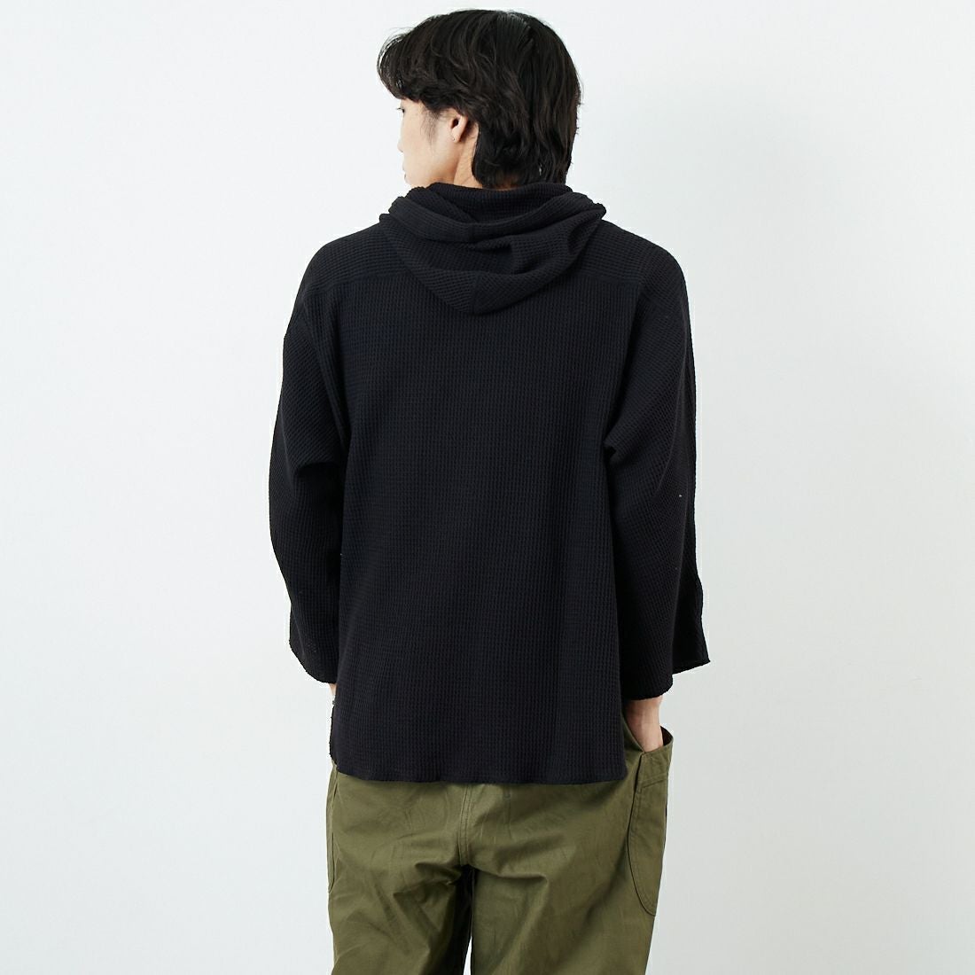 ARMY TWILL SANFORIZED [アーミーツイル サンフォライズド] ワッフルフーディ [AM-2553009] BLACK &&モデル身長：179cm 着用サイズ：M&&